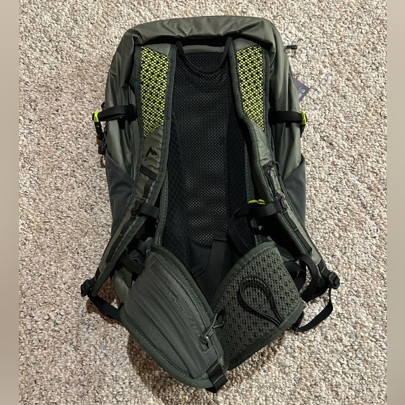 New McKinley 26L Backpack Hiking Daypack  NWT - Picture 2 of 7